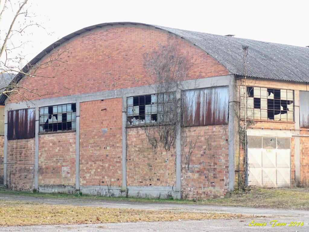 Agriculture 4.0 and abandoned warehouses