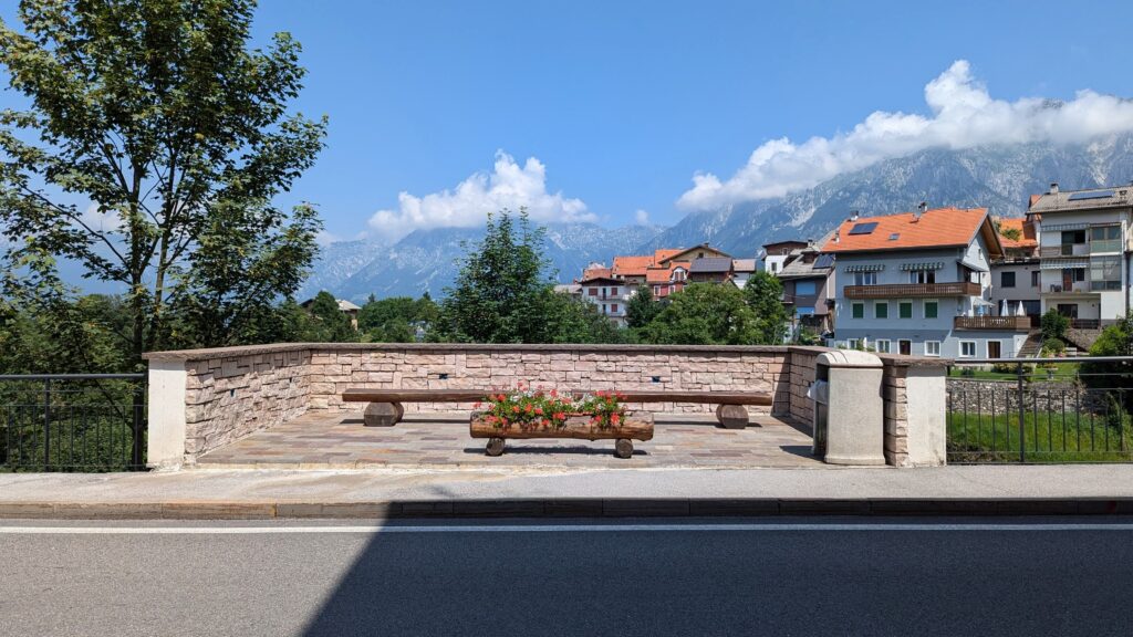 Abitare il turismo - vista di Tambre in Alpago